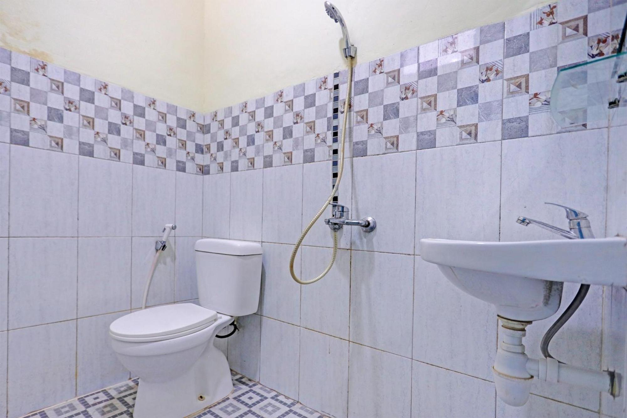 Oyo 92322 Hasan House Syariahnearpelabuhan Feri Harbor Bay Nagoya Bagian luar foto